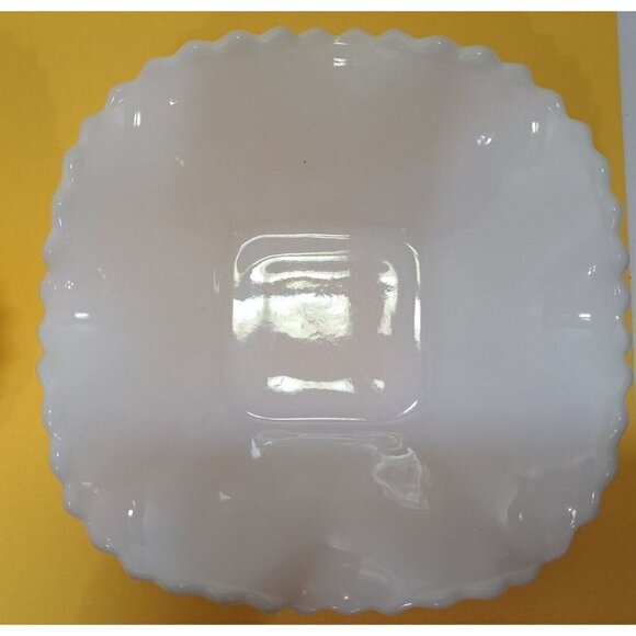 Anchor Hocking Set of 2 Ruffled Edge Quilted Diamond Pattern 7" Dessert Dishes - Picture 3 of 8